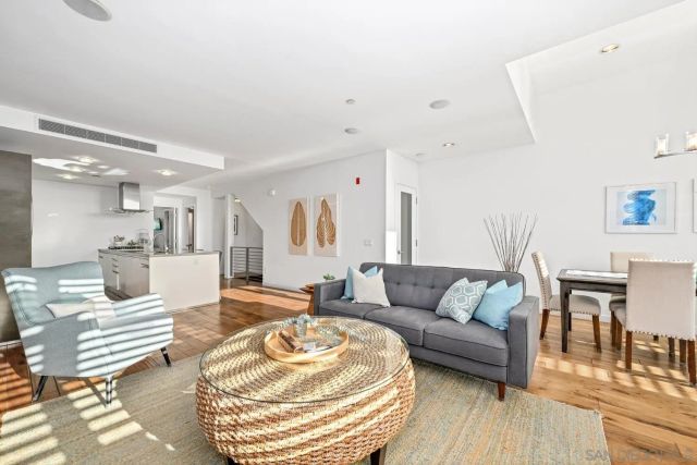 90 N Coast Highway 101 201, Encinitas, CA 92024
