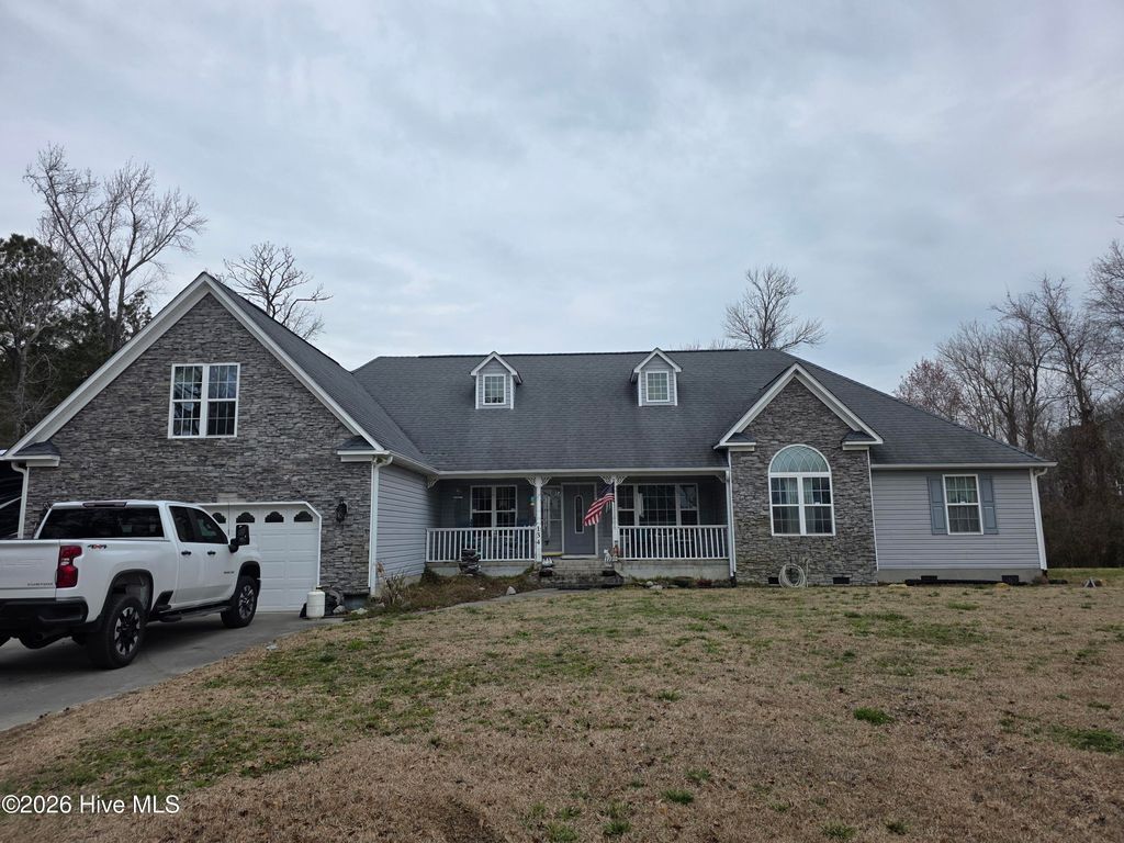 134 Bur Oaks Boulevard, Newport, NC 28570