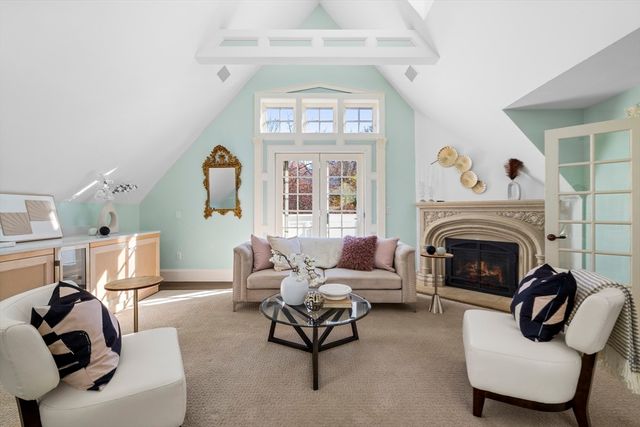 206 Franklin St, Newton, MA 02458