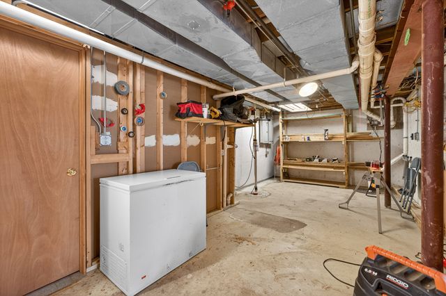 12070 River Road, Plano, IL 60545