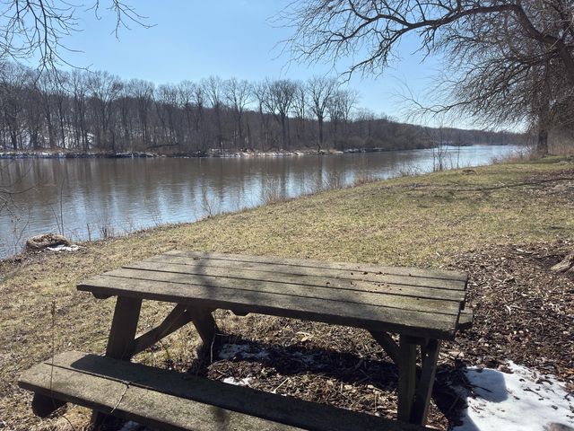 12070 River Road, Plano, IL 60545