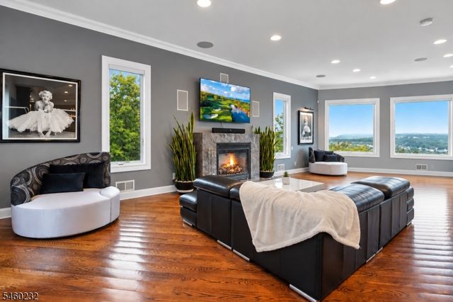47 Mountainwood Ct, Totowa Boro, NJ 07512