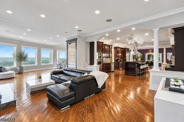 47 Mountainwood Ct, Totowa Boro, NJ 07512