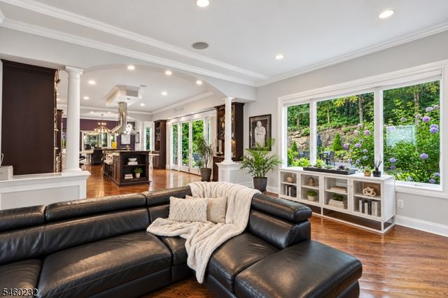 47 Mountainwood Ct, Totowa Boro, NJ 07512