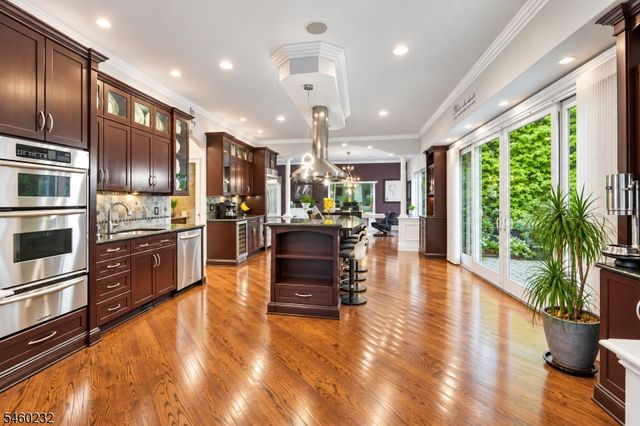 47 Mountainwood Ct, Totowa Boro, NJ 07512