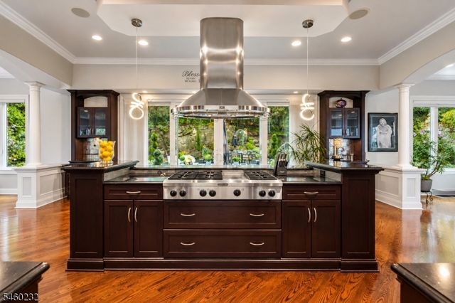 47 Mountainwood Ct, Totowa Boro, NJ 07512