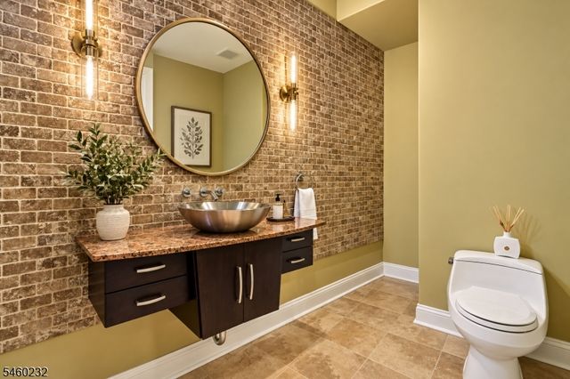 47 Mountainwood Ct, Totowa Boro, NJ 07512