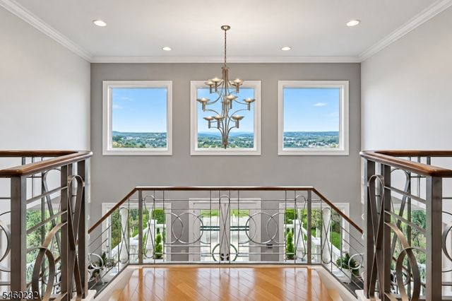 47 Mountainwood Ct, Totowa Boro, NJ 07512