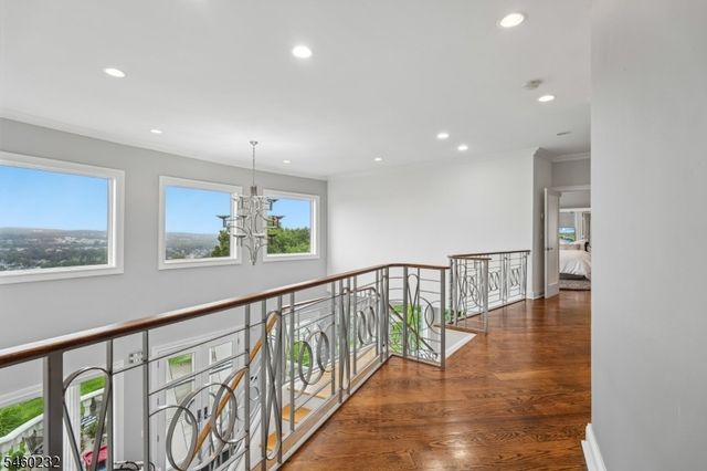 47 Mountainwood Ct, Totowa Boro, NJ 07512