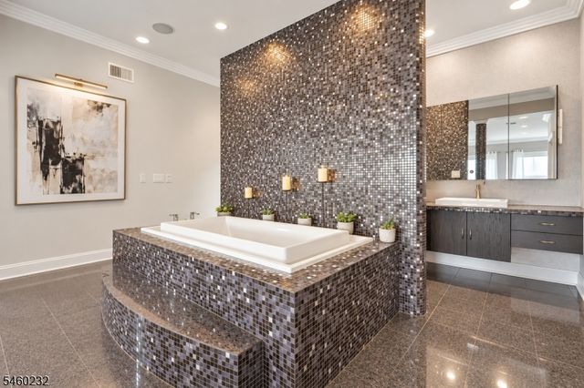 47 Mountainwood Ct, Totowa Boro, NJ 07512