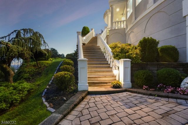 47 Mountainwood Ct, Totowa Boro, NJ 07512
