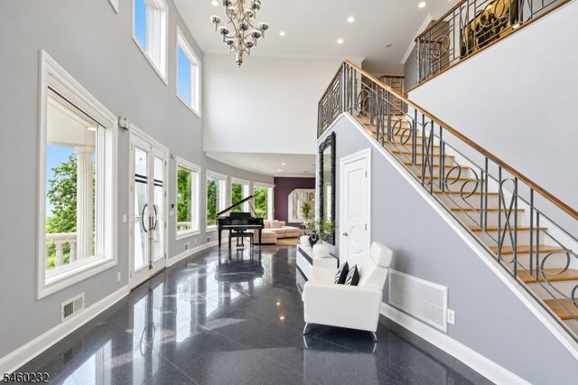 47 Mountainwood Ct, Totowa Boro, NJ 07512