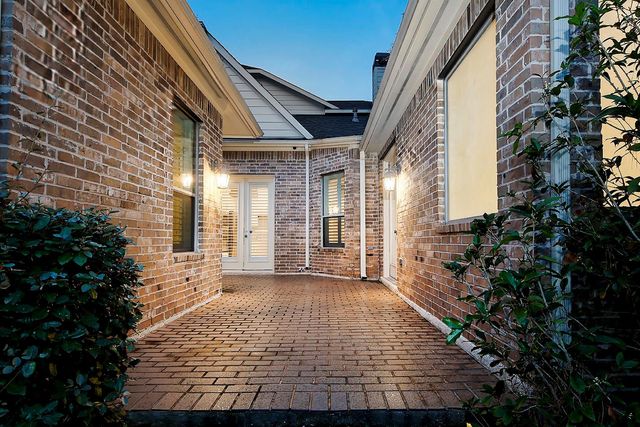 22 Mill Point Place, The Woodlands, TX 77380