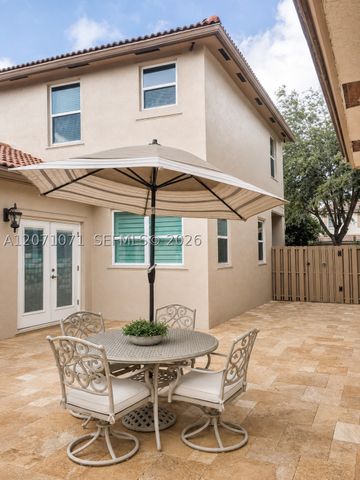 7548 NW 3rd Ct, Plantation, FL 33317