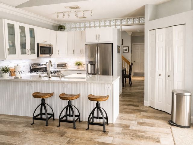 7548 NW 3rd Ct, Plantation, FL 33317