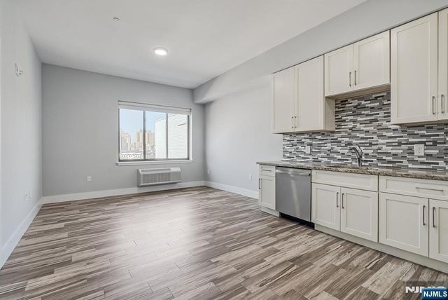 424 Whiton Street 304, Jersey City, NJ 07304