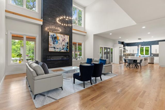 8 Jonathan Road, Burlington, MA 01803