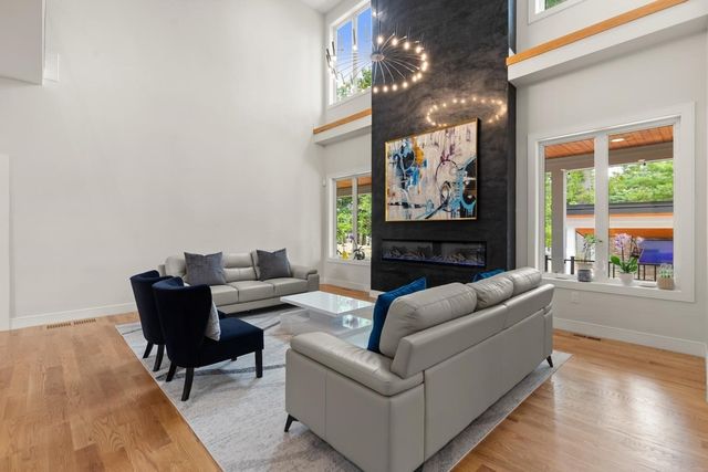 8 Jonathan Road, Burlington, MA 01803