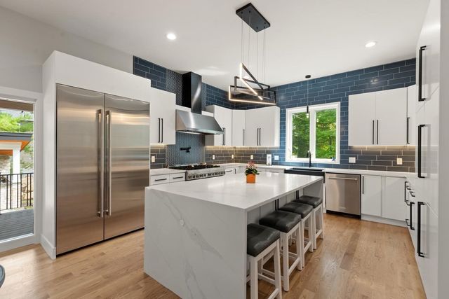 8 Jonathan Road, Burlington, MA 01803