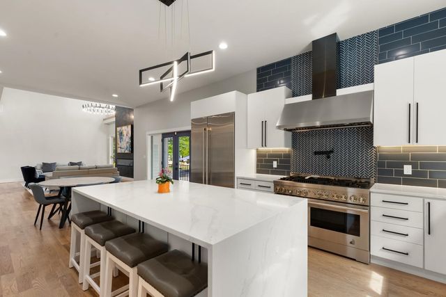 8 Jonathan Road, Burlington, MA 01803
