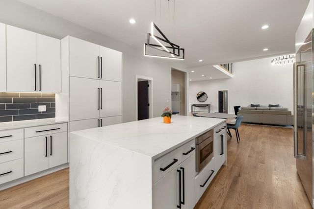 8 Jonathan Road, Burlington, MA 01803