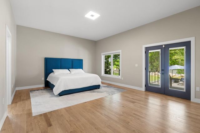 8 Jonathan Road, Burlington, MA 01803