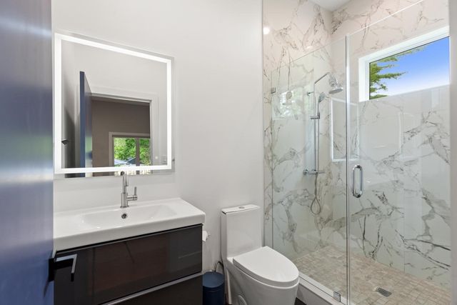 8 Jonathan Road, Burlington, MA 01803