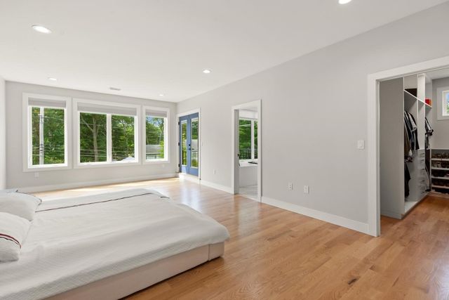 8 Jonathan Road, Burlington, MA 01803