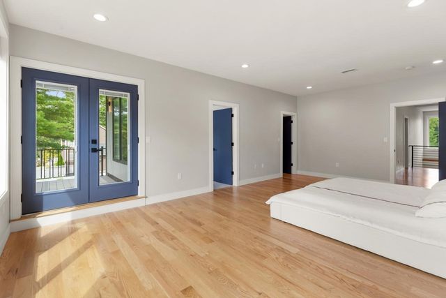 8 Jonathan Road, Burlington, MA 01803
