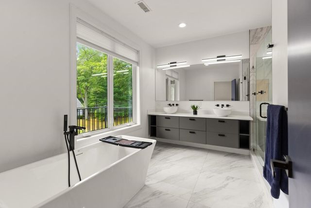 8 Jonathan Road, Burlington, MA 01803