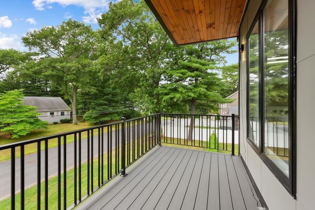 8 Jonathan Road, Burlington, MA 01803