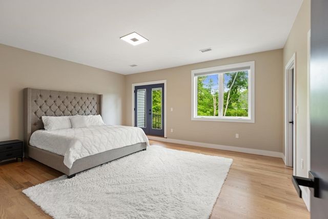 8 Jonathan Road, Burlington, MA 01803