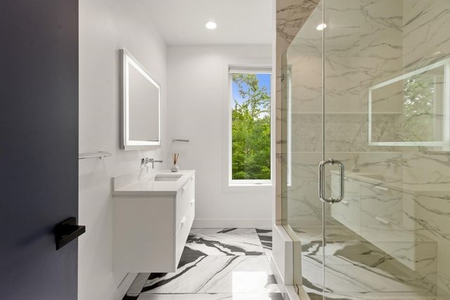 8 Jonathan Road, Burlington, MA 01803