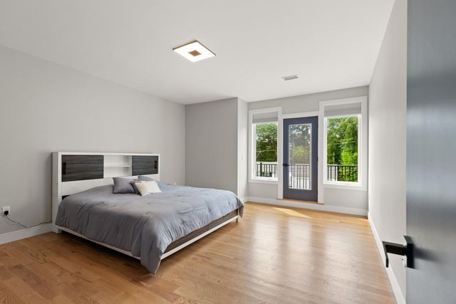 8 Jonathan Road, Burlington, MA 01803