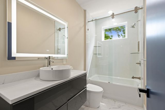 8 Jonathan Road, Burlington, MA 01803