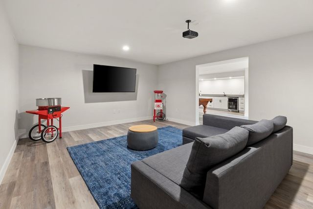 8 Jonathan Road, Burlington, MA 01803
