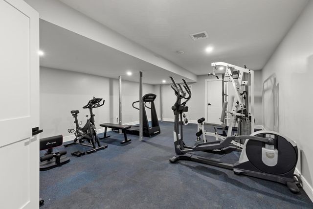 8 Jonathan Road, Burlington, MA 01803