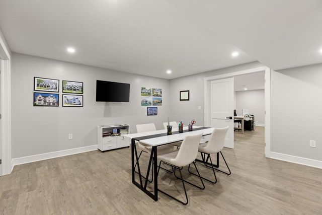 8 Jonathan Road, Burlington, MA 01803
