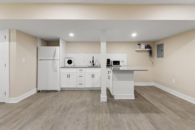 8 Jonathan Road, Burlington, MA 01803