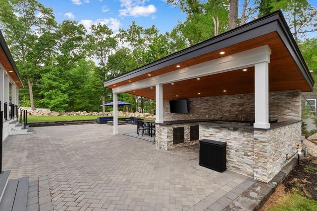 8 Jonathan Road, Burlington, MA 01803