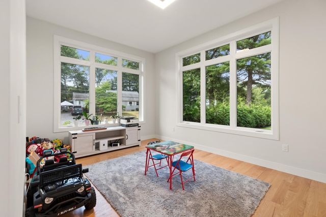 8 Jonathan Road, Burlington, MA 01803