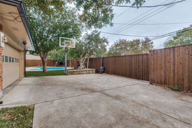 4426 Laren Lane, Dallas, TX 75244