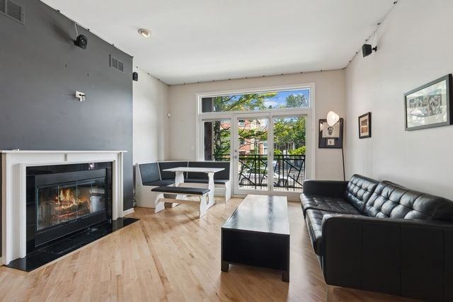 2215 W Augusta Boulevard 1W, Chicago, IL 60622