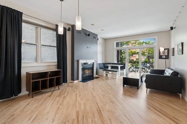 2215 W Augusta Boulevard 1W, Chicago, IL 60622