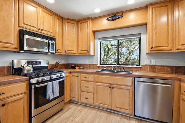21440 Meadow Oaks Ln, Colfax, CA 95713