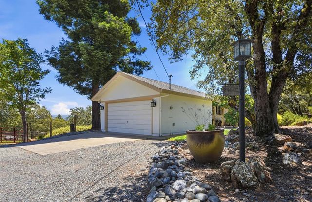 21440 Meadow Oaks Ln, Colfax, CA 95713