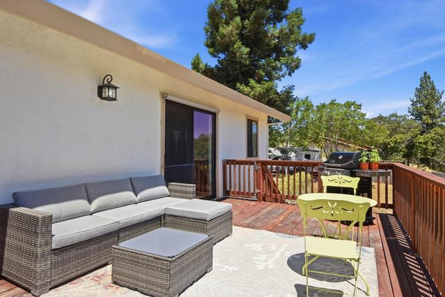 21440 Meadow Oaks Ln, Colfax, CA 95713