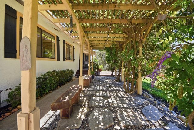 21440 Meadow Oaks Ln, Colfax, CA 95713