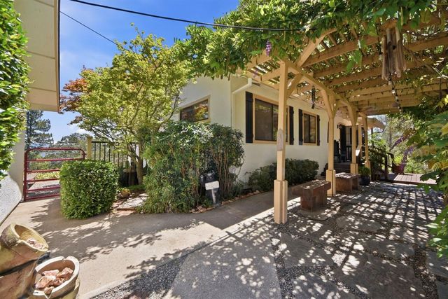 21440 Meadow Oaks Ln, Colfax, CA 95713