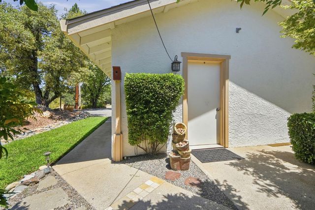 21440 Meadow Oaks Ln, Colfax, CA 95713